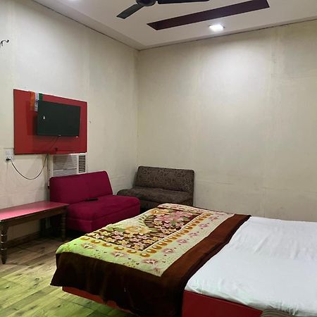 Hotel Skylark Amritsar Exterior photo