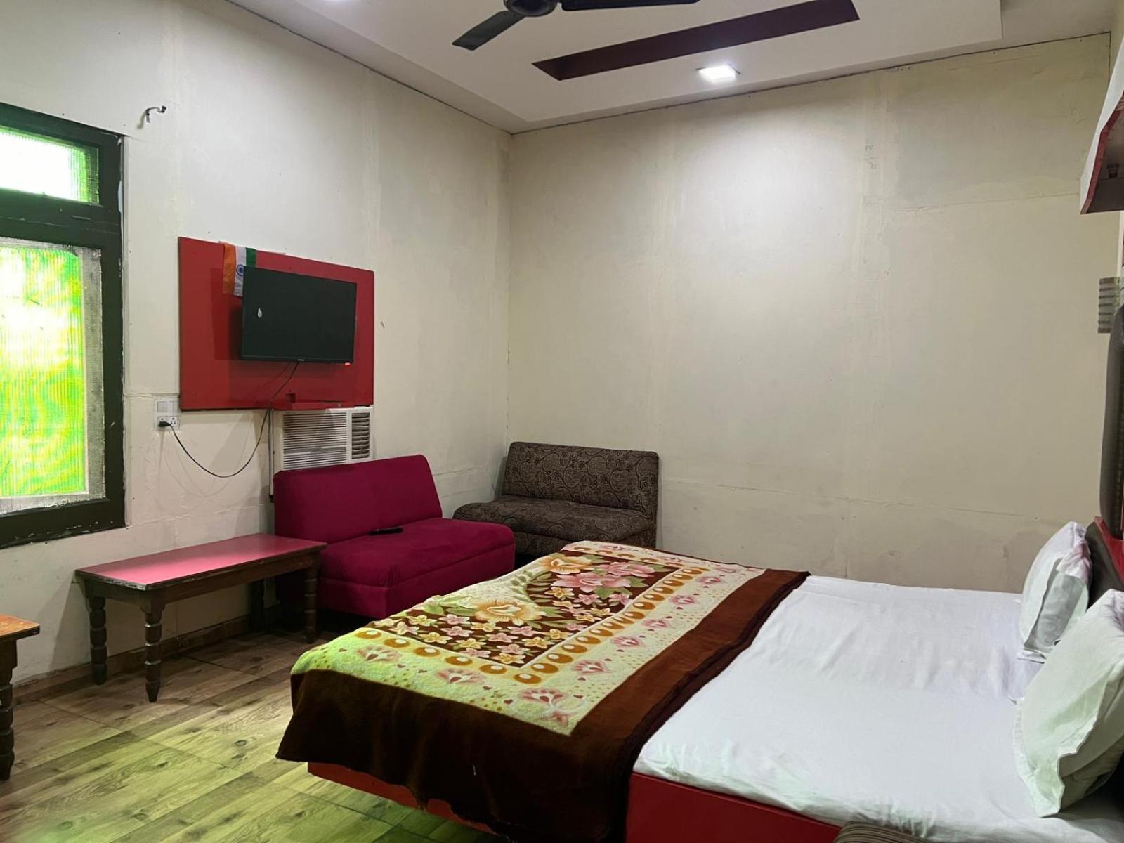 Hotel Skylark Amritsar Exterior photo