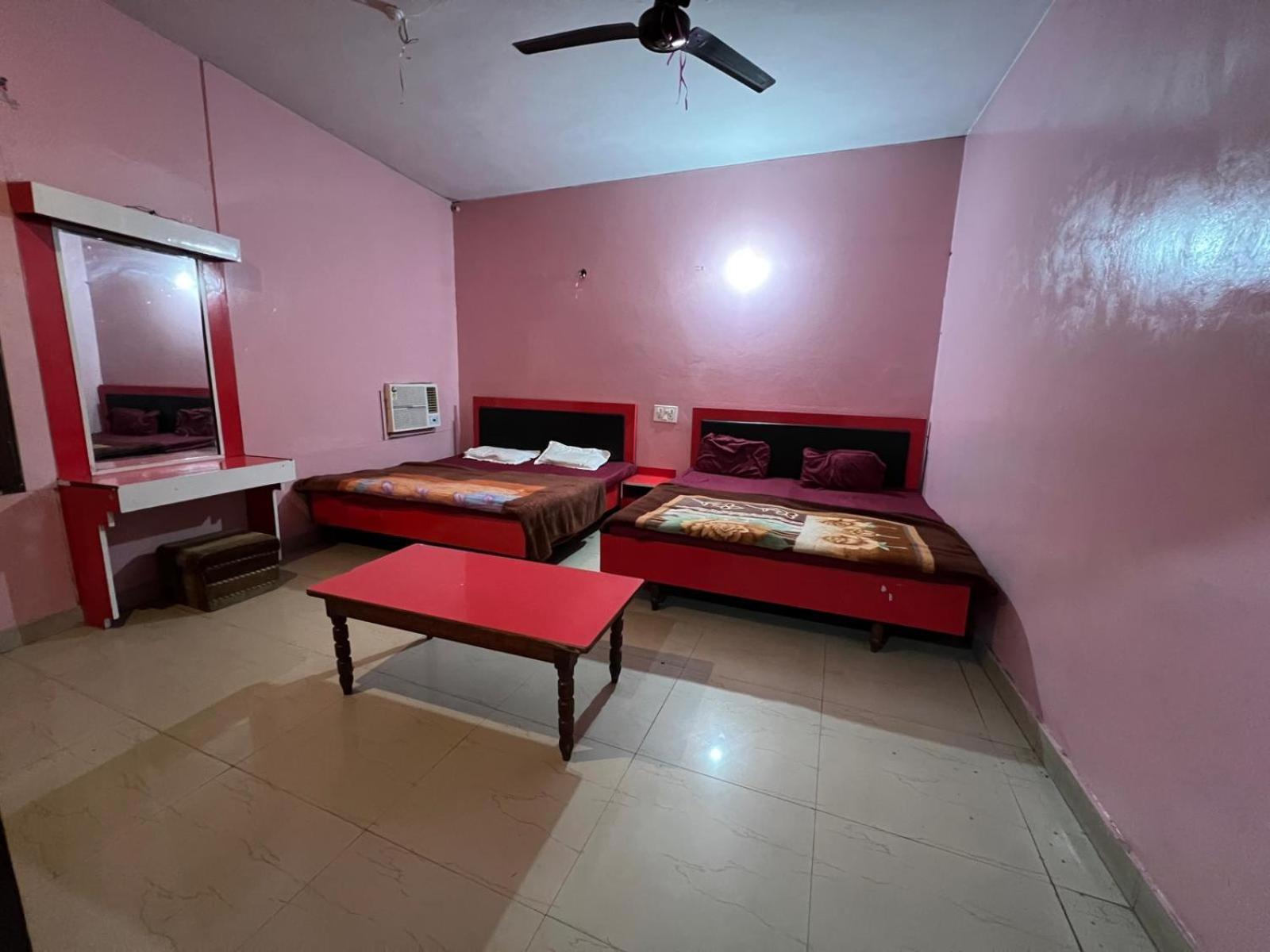Hotel Skylark Amritsar Exterior photo